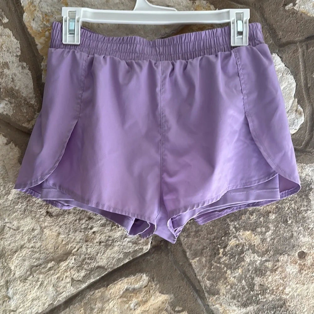 GIRLFRIEND COLLECTIVE Trail Running Shorts in Lilac
Size Small - Picture 2 of 4